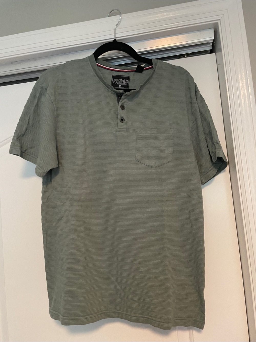 NWOT! Premium Xpression Green Short Sleeve Henley top with buttons size small